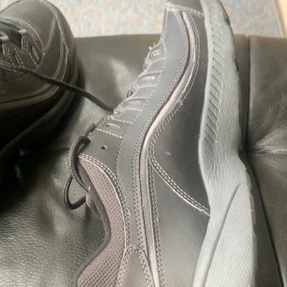 Easy Spirit Men's Dark Gray Sneakers - Picture 8 of 8